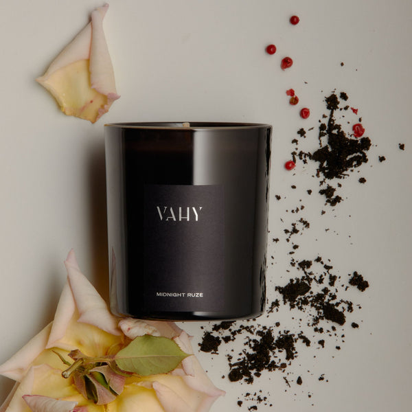 VAHY Midnight Ruze Candle. Size: 280g | 9.5 Fl Oz